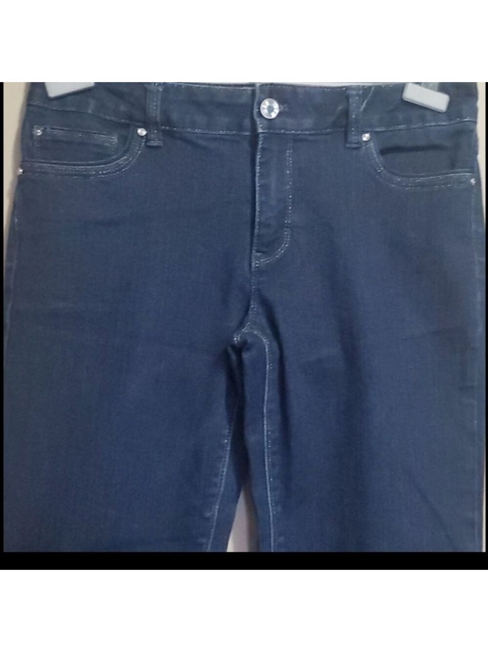 White house black market crop leg size 6